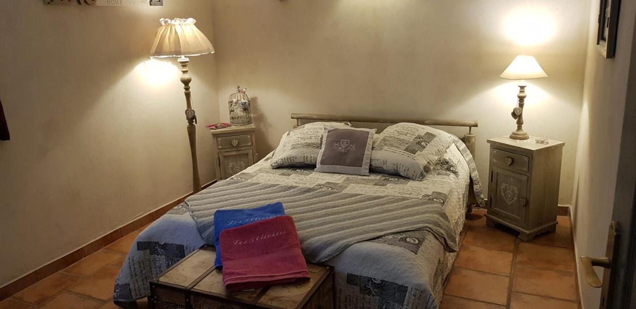 Bed and Breakfast Fenetre Sur Les Alpilles Saint-Martin-de-Crau Exterior foto