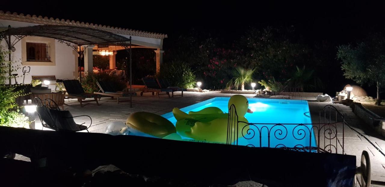 Bed and Breakfast Fenetre Sur Les Alpilles Saint-Martin-de-Crau Exterior foto