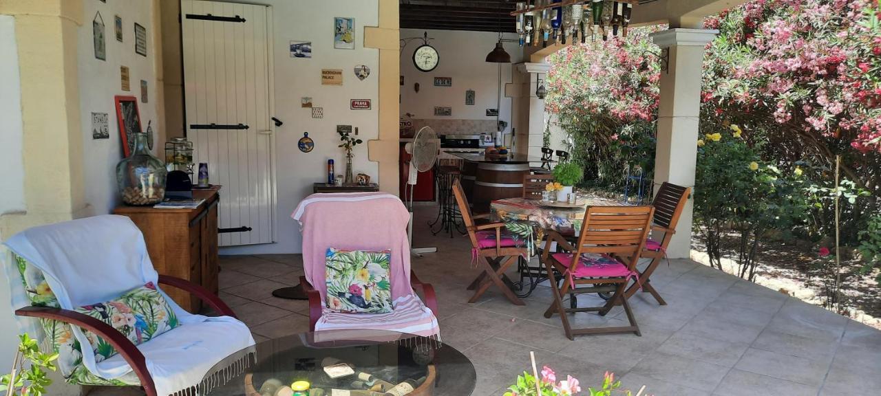 Bed and Breakfast Fenetre Sur Les Alpilles Saint-Martin-de-Crau Exterior foto