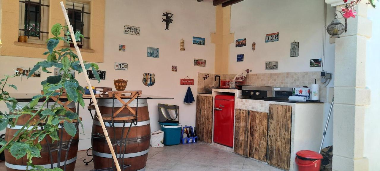 Bed and Breakfast Fenetre Sur Les Alpilles Saint-Martin-de-Crau Exterior foto
